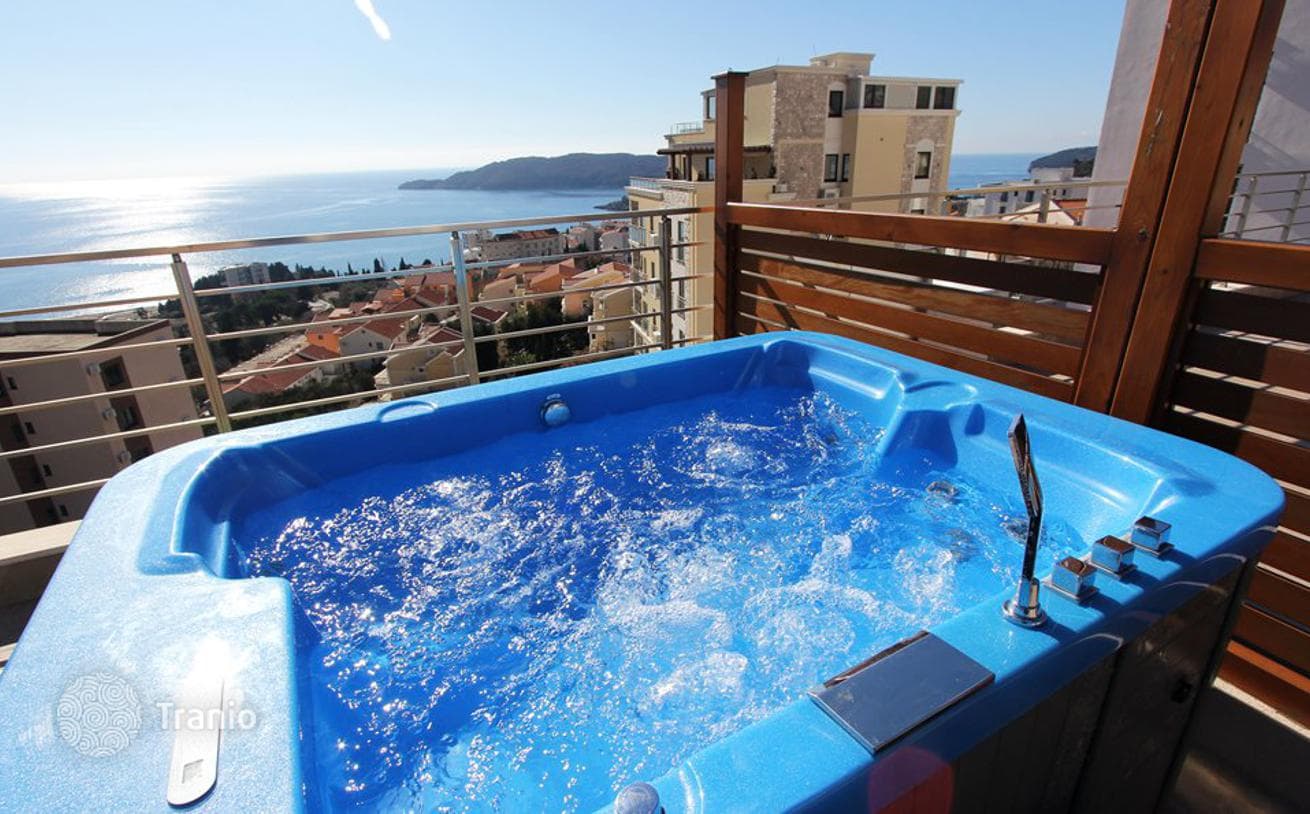 2-Bedroom Penthouse with Roof Terrace in Becici, Budva, photo 3