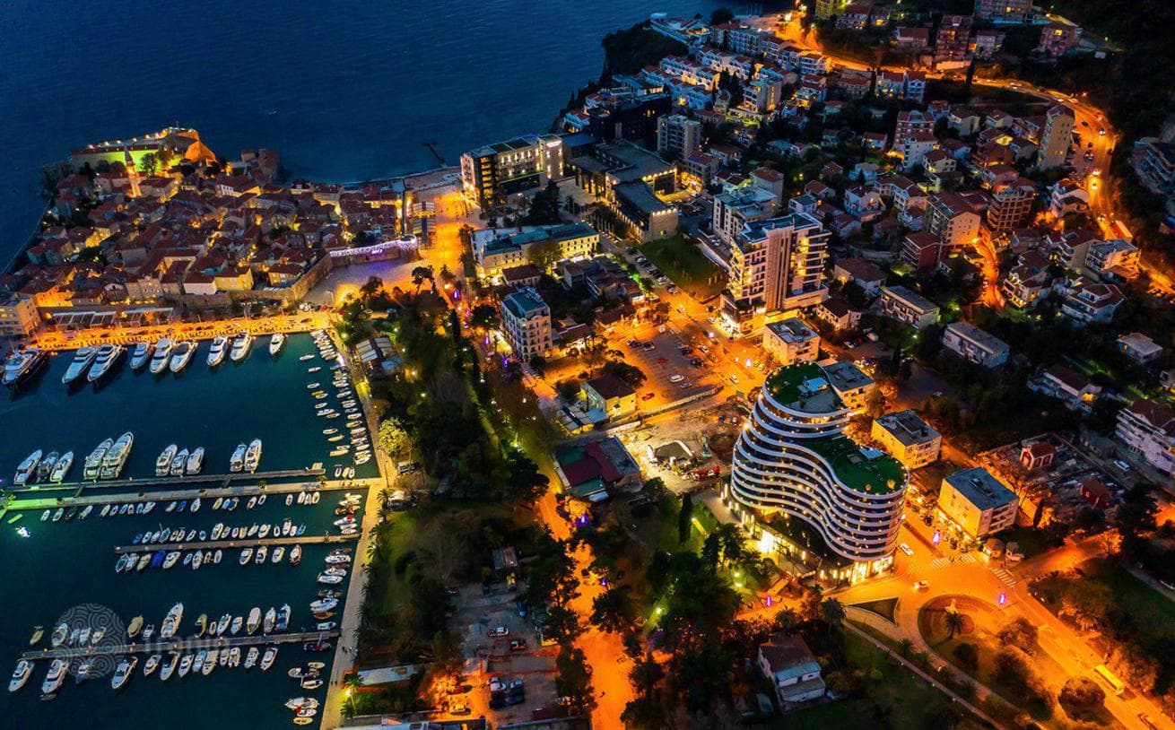 2-Bedroom Penthouse with Roof Terrace in Budva, photo 4