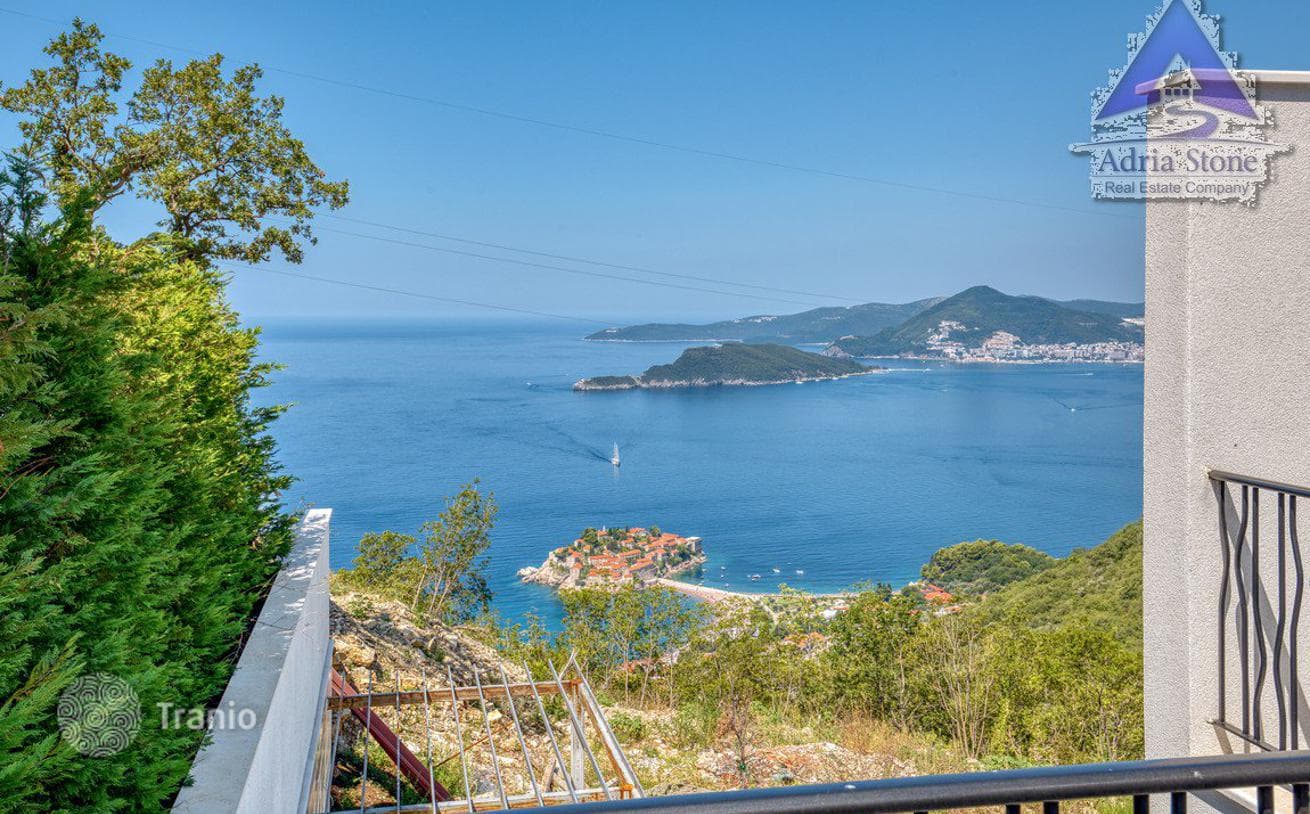 3-Bedroom Villa with Private Pool in Budva