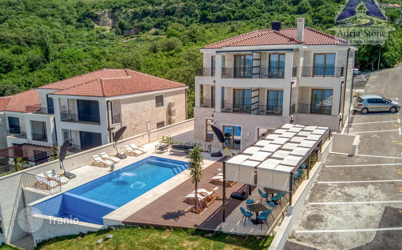 3-Bedroom Villa with Private Pool in Budva, photo 3