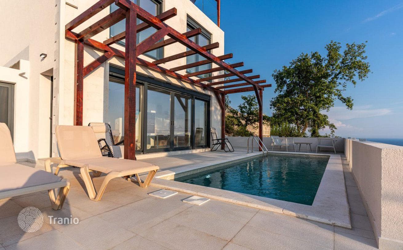 2-Bedroom Villa with Private Pool in Bijela, Budva, photo 2