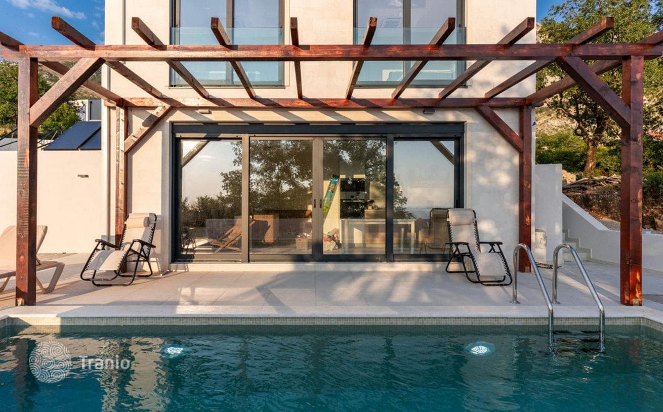 2-Bedroom Villa with Private Pool in Bijela, Budva, photo 3