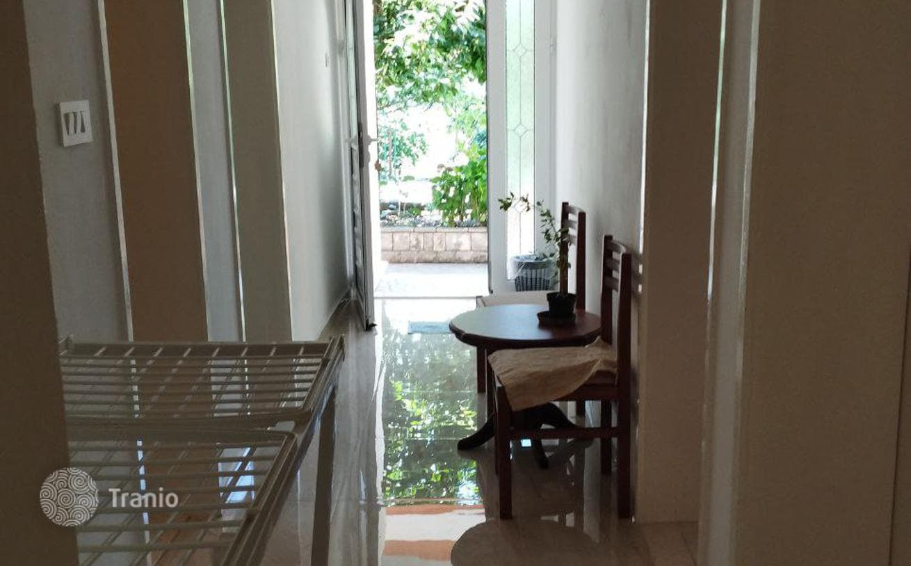 Ground Floor 2-Bedroom Apartment in a 3-Story Building in Igalo, Herceg Novi, photo 3