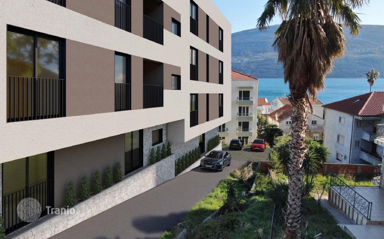 Apartment with Sea View and Parking 150 m from the Beach in Djenovici, Budva