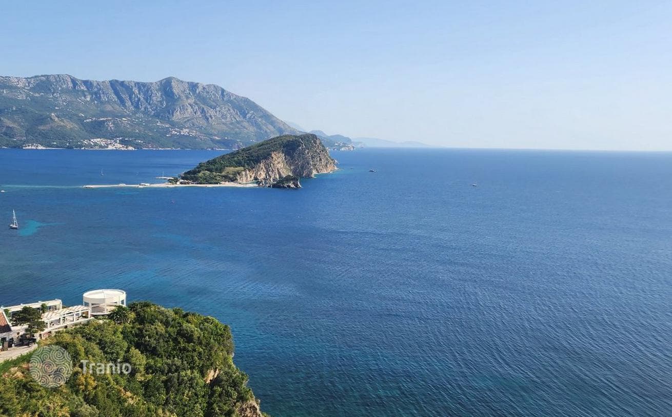 1-Bedroom Apartment with Sea View in Budva, photo 2