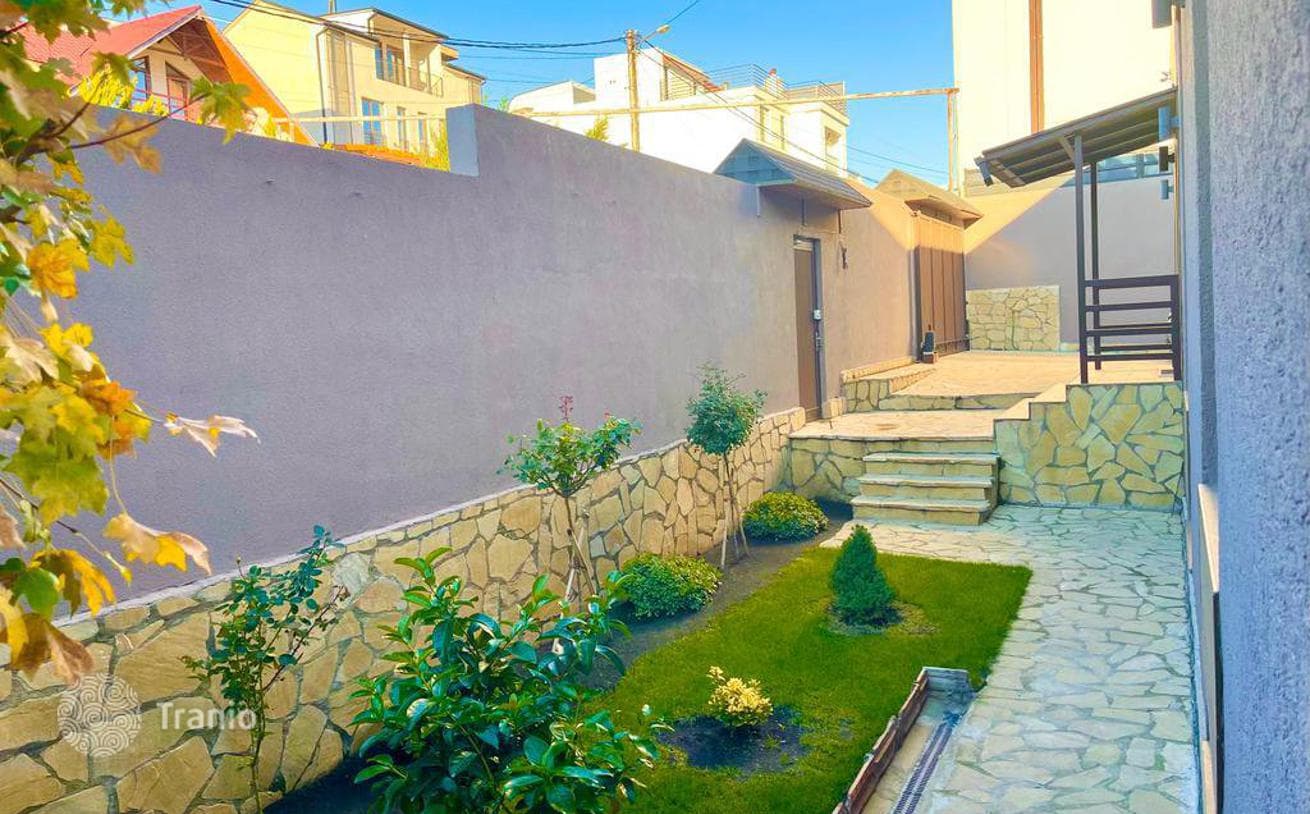 5-Bedroom House 400 m² in Saburtalo, Tbilisi, photo 2