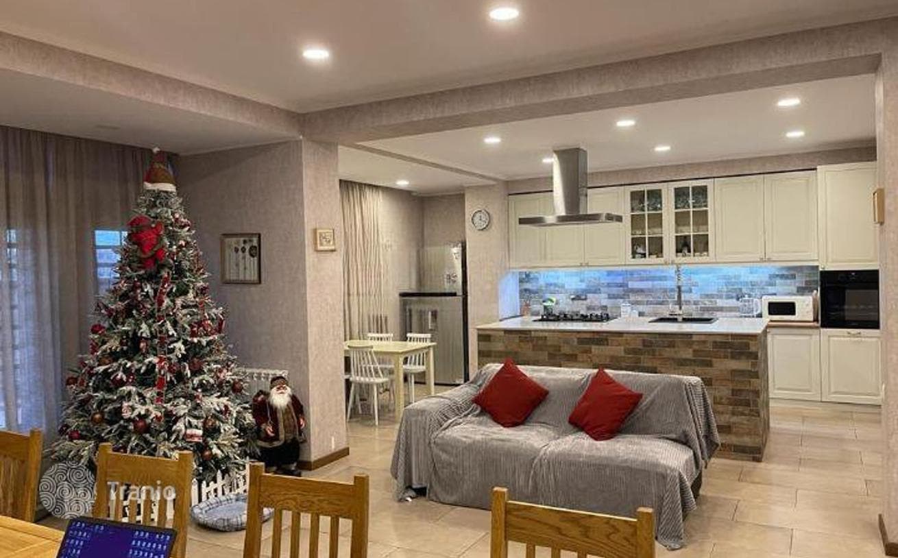 5-Bedroom House 400 m² in Saburtalo, Tbilisi, photo 4