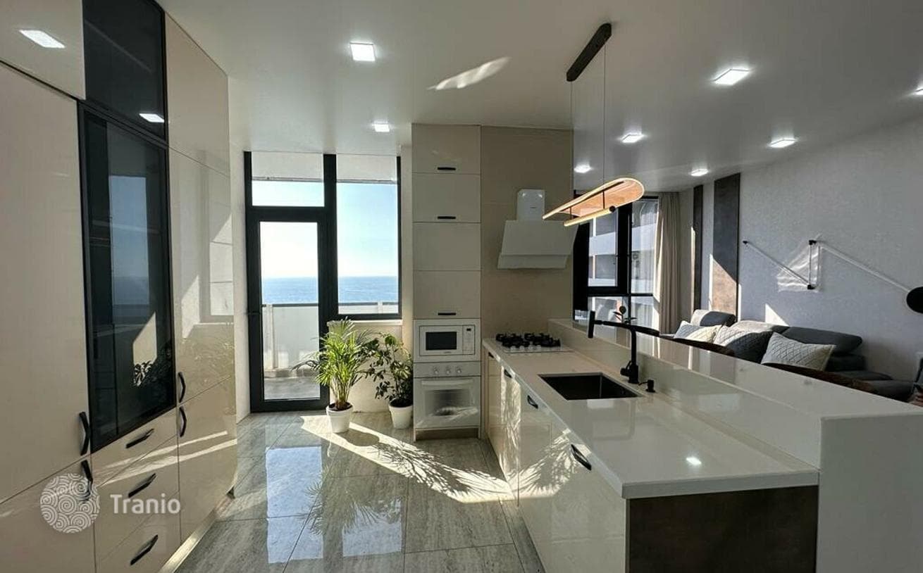 2-Bedroom Apartment 200 m from the Beach in Batumi, photo 2