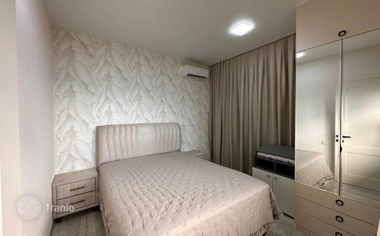 2-Bedroom Apartment 200 m from the Beach in Batumi, photo 4