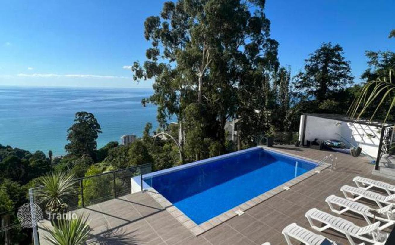Luxury Villa with Panoramic Pool in Batumi, photo 3