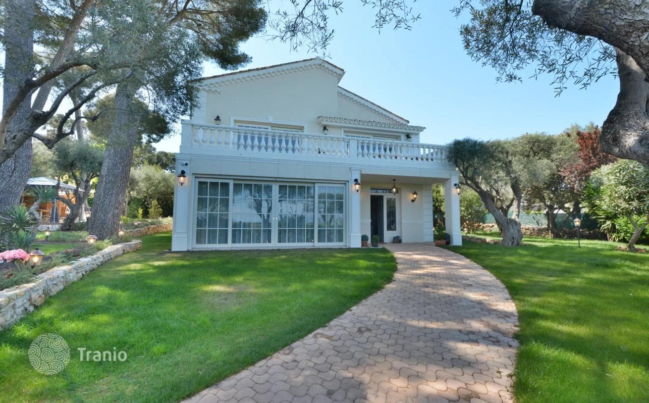 4-Bedroom Villa with Sea View in Cap-d'Ail, France