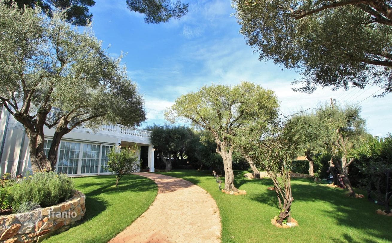 5-Bedroom Villa with Sea View in Cap-d'Ail, France, photo 4