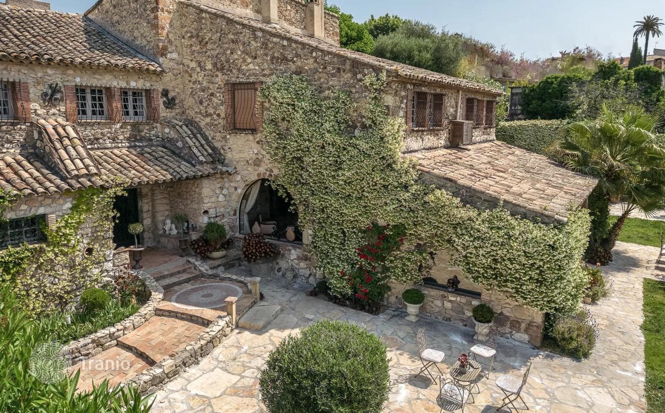 9-Bedroom House with Private Pool in Biot, photo 3
