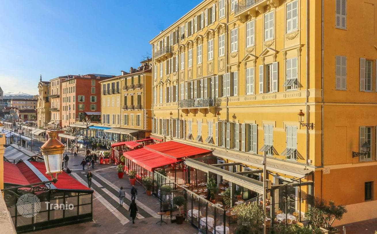 3-Bedroom Apartment with High Ceilings in Nice City Center, photo 2