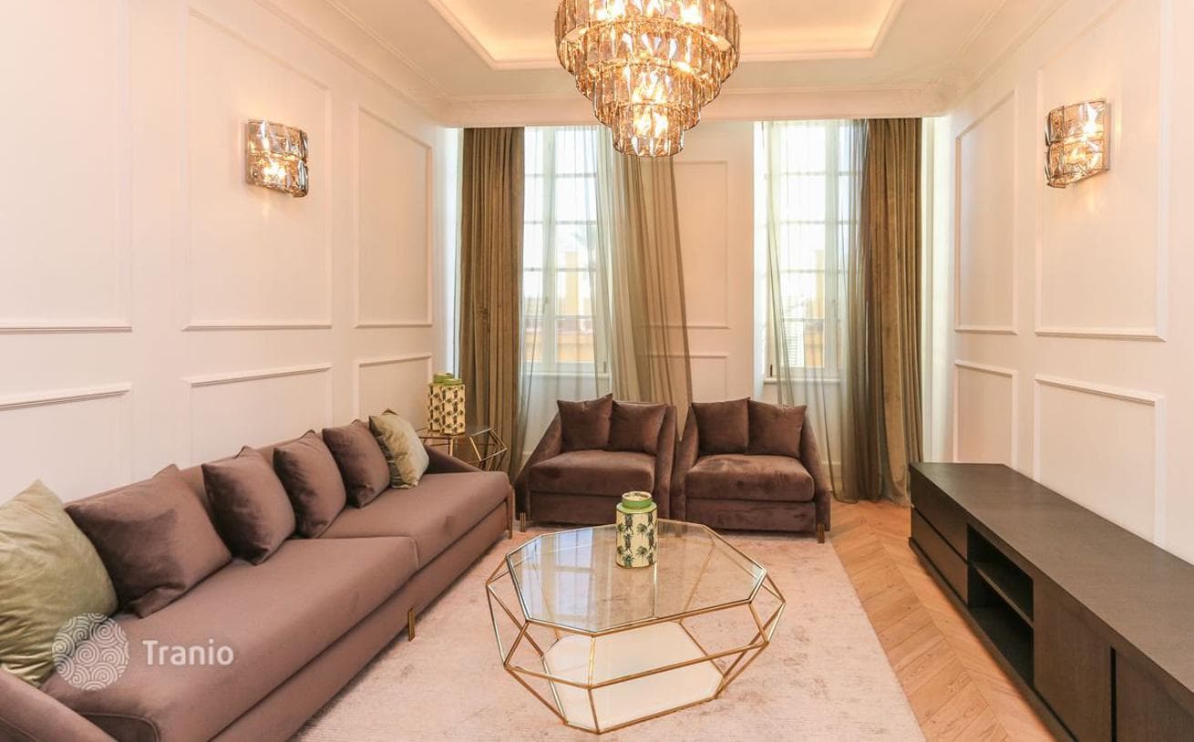 3-Bedroom Apartment with High Ceilings in Nice City Center, photo 5