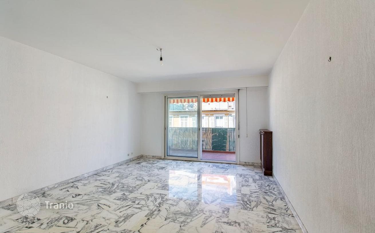 2-Bedroom Apartment with Terrace in Nice