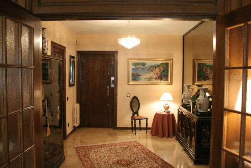 6-Bedroom Apartment in Barcelona, photo 4