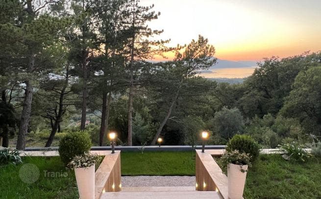 3-Bedroom Villa with Sea View in Tivat, photo 5