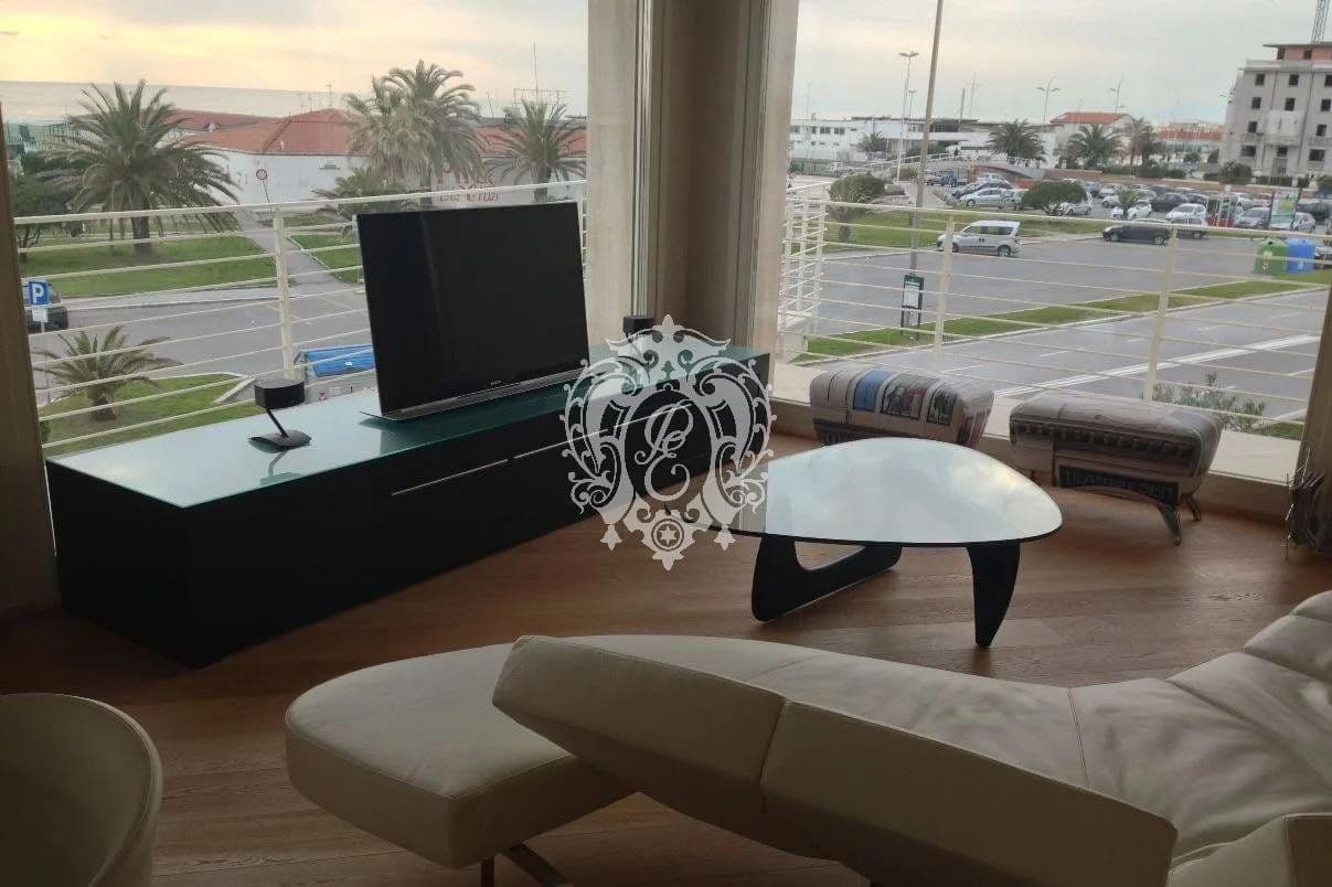 2-Bedroom Apartment in Viareggio, photo 3