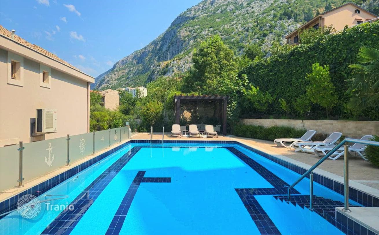 5-Bedroom Villa with Private Pool and Bay Views in Kotor, photo 3