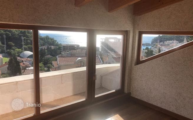 2-Bedroom Penthouse with Sea View and Terraces in Petrovac, photo 2