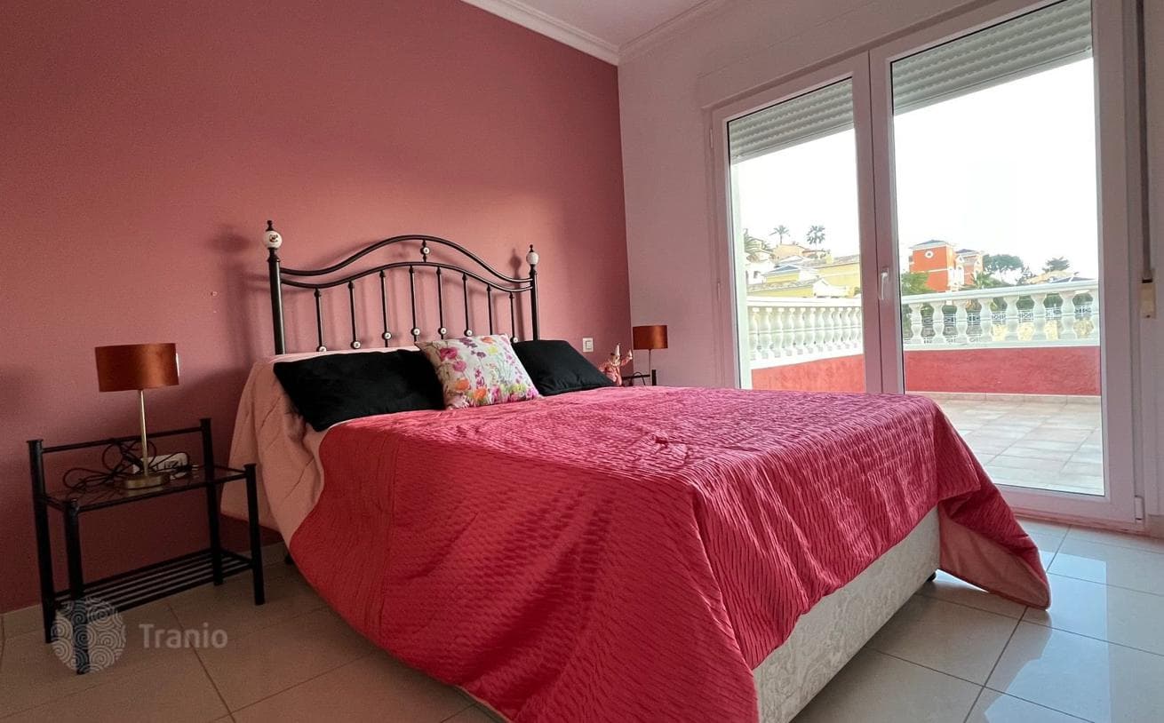 4-Bedroom Villa with Private Pool in Calpe, photo 4