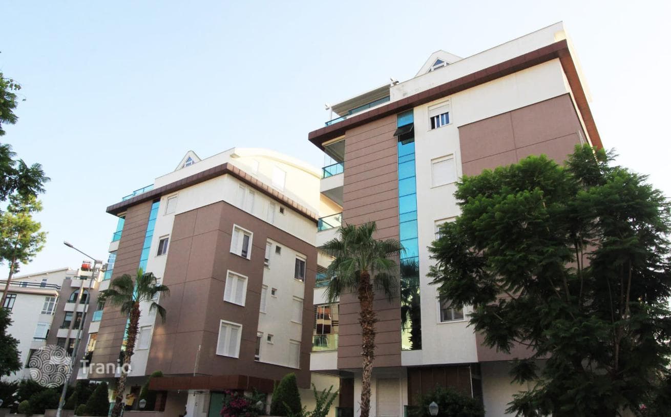 Fully Furnished 2-Bedroom Apartment 300 m from the Beach in Konyaalti, Antalya