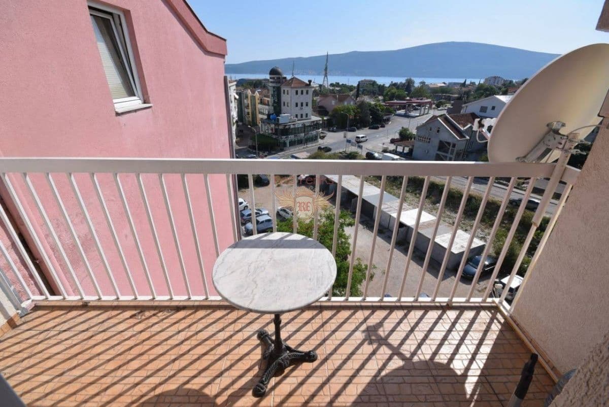 Квартира в Херцег-Нови, Черногория, 90 м², фото 2