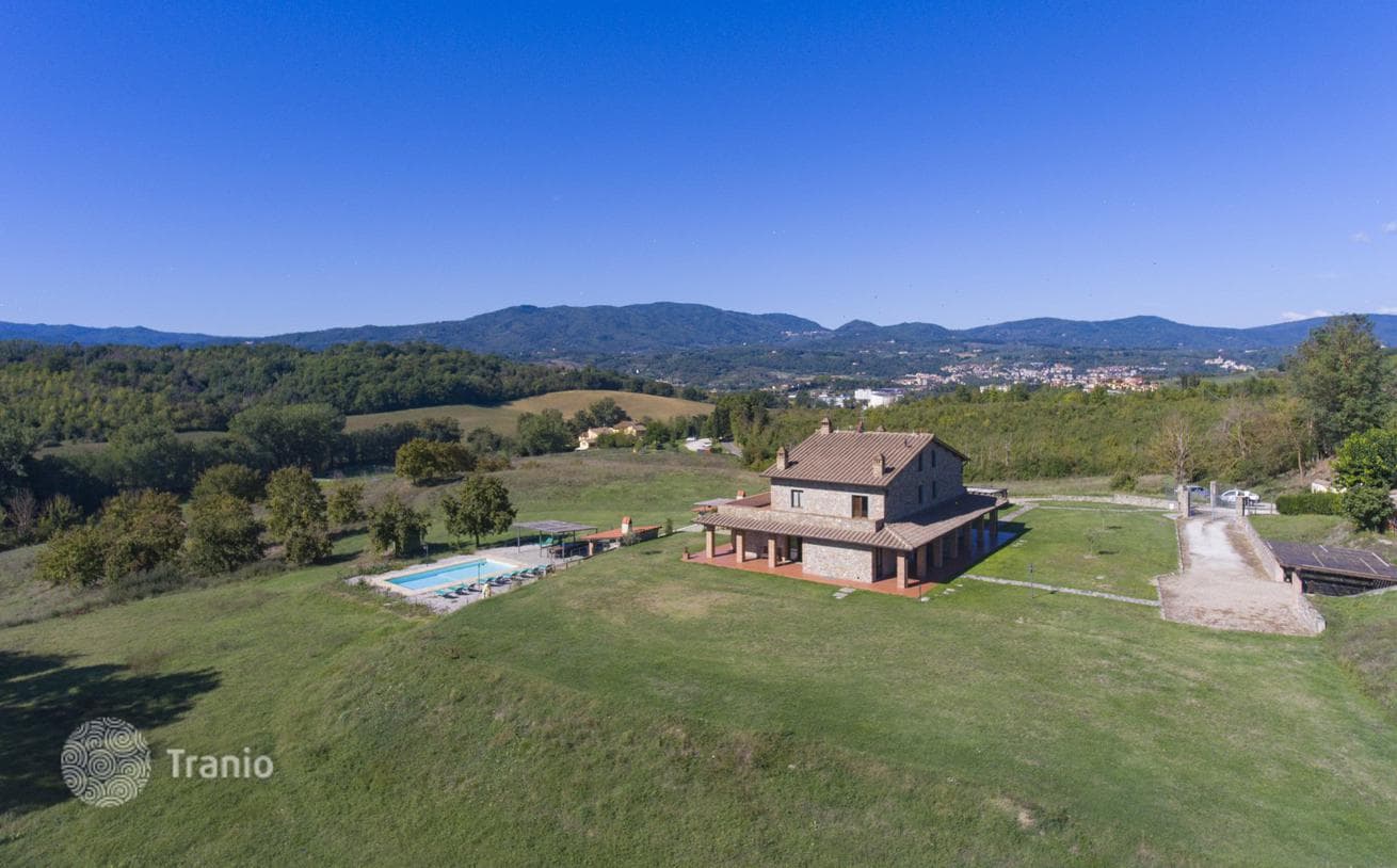 Estate with Extensive Land, Pool and Spa in Reggello, Tuscany, photo 5