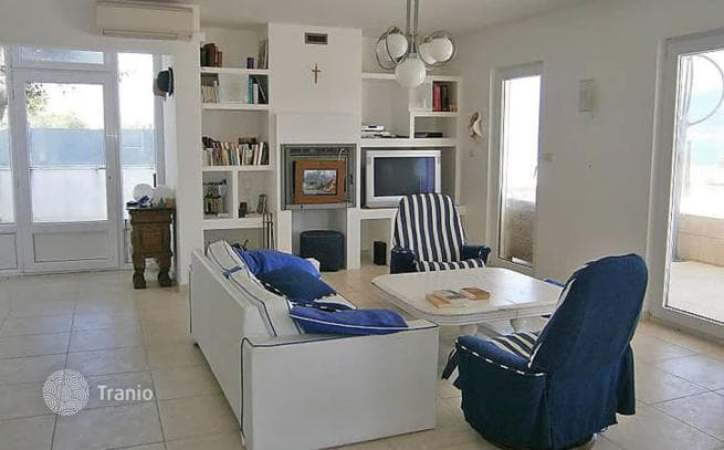 Spacious Beachfront House with Pool and Sea View in Split, photo 2