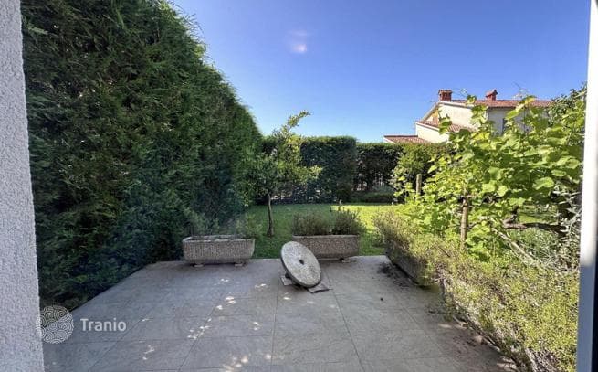 House with Permission for 4-Unit Development in Valun