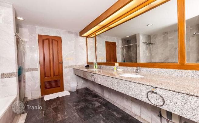4-Bedroom Condo in Watthana, Bangkok, photo 3
