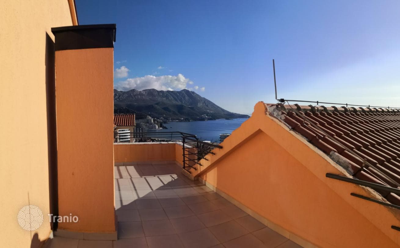 1-Bedroom Apartment with Sea View in Becici, Budva, photo 2