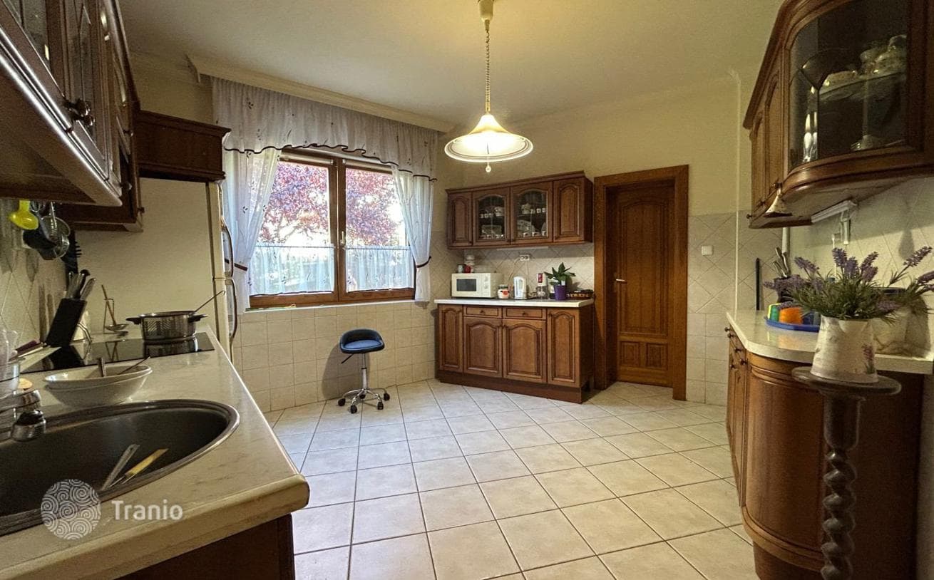 8-Bedroom House in Debrecen, Hungary, photo 3