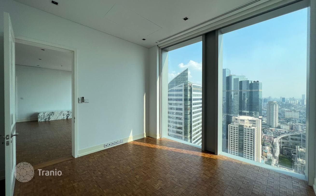 2-Bedroom Condo in Bang Rak, Bangkok, photo 3