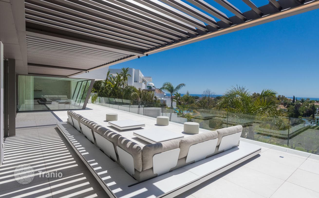 6-Bedroom Villa with Private Pool and Golf Course Views in Benahavís