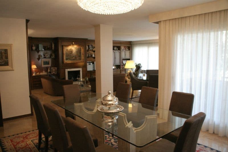 6-Bedroom Apartment in Barcelona, photo 2