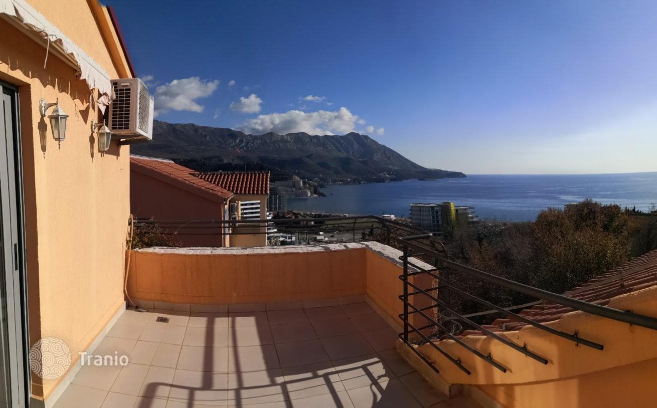 1-Bedroom Apartment with Sea View in Becici, Budva, photo 3