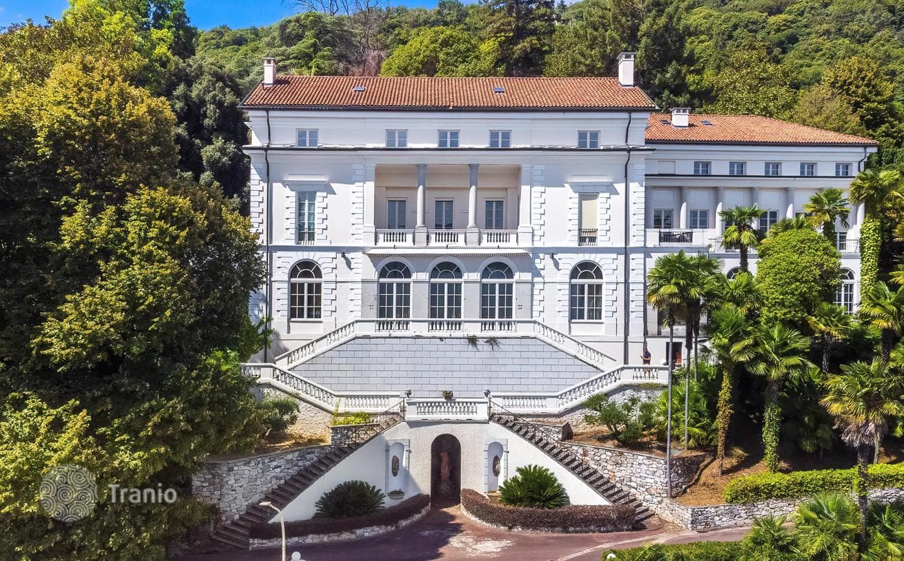Luxury Historic Villa with Park on Lake Maggiore in Belgirate, Piedmont, photo 3