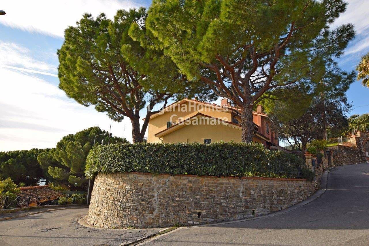 1-Bedroom Apartment in Ospedaletti, photo 4