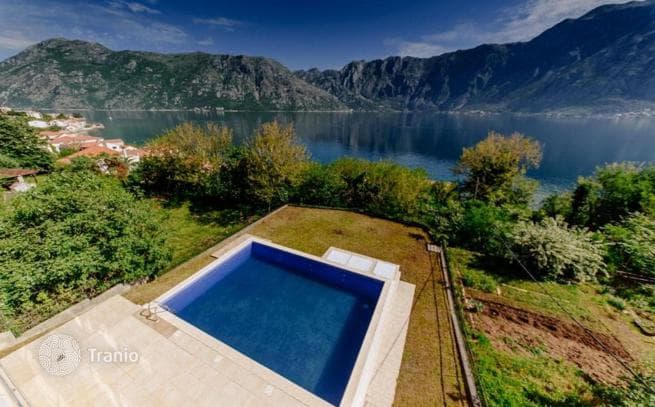 1-Bedroom Apartment with Sea Access in Prchanj, Kotor, photo 3