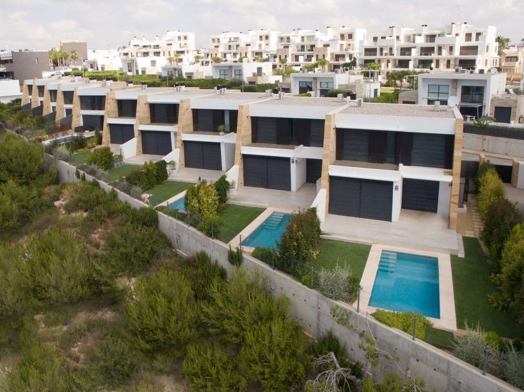 3-Bedroom Townhouse in Villamartin, photo 2