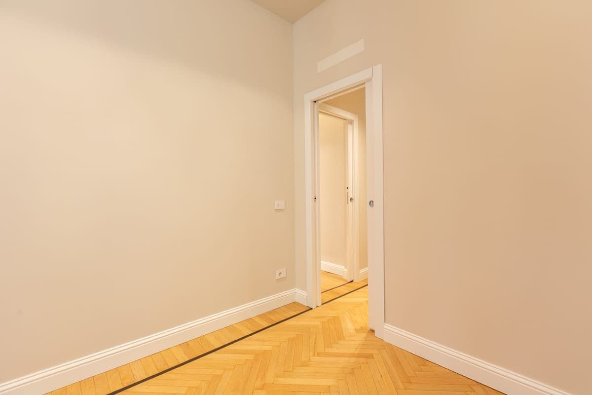2-Bedroom Apartment in Milan, photo 3