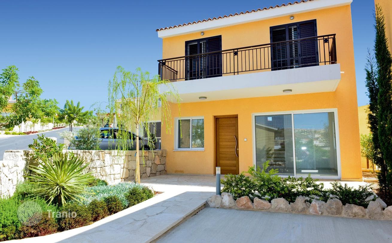 Luxury Apartments and Villas in Gated Community with Pools in Chlorakas, Paphos
