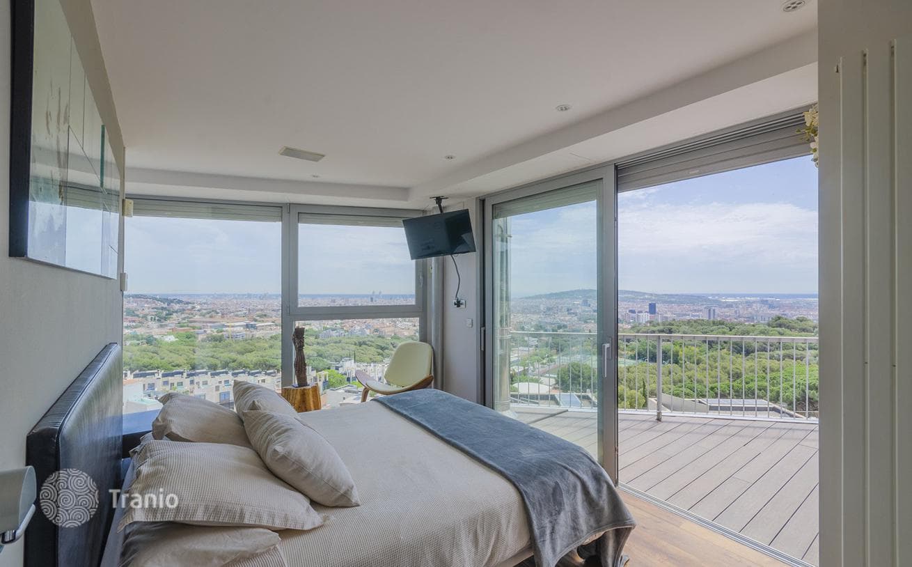 3-Bedroom House with City View in Sarria, Barcelona, photo 3