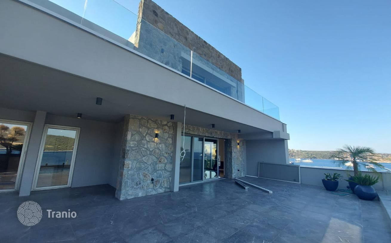 2-Level Waterfront Villa with Private Mooring in Turgutreis, photo 5