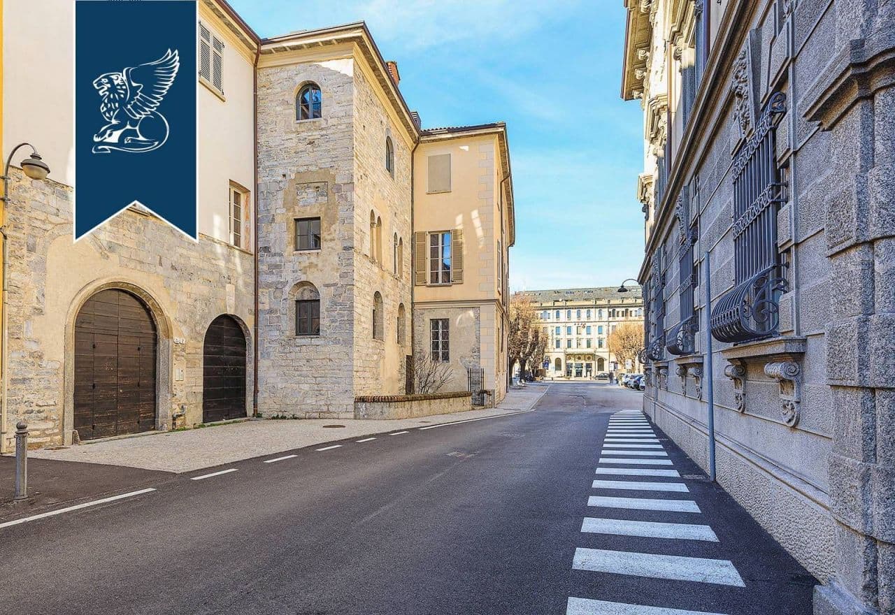 3-Bedroom Apartment in Como, Italy, photo 3