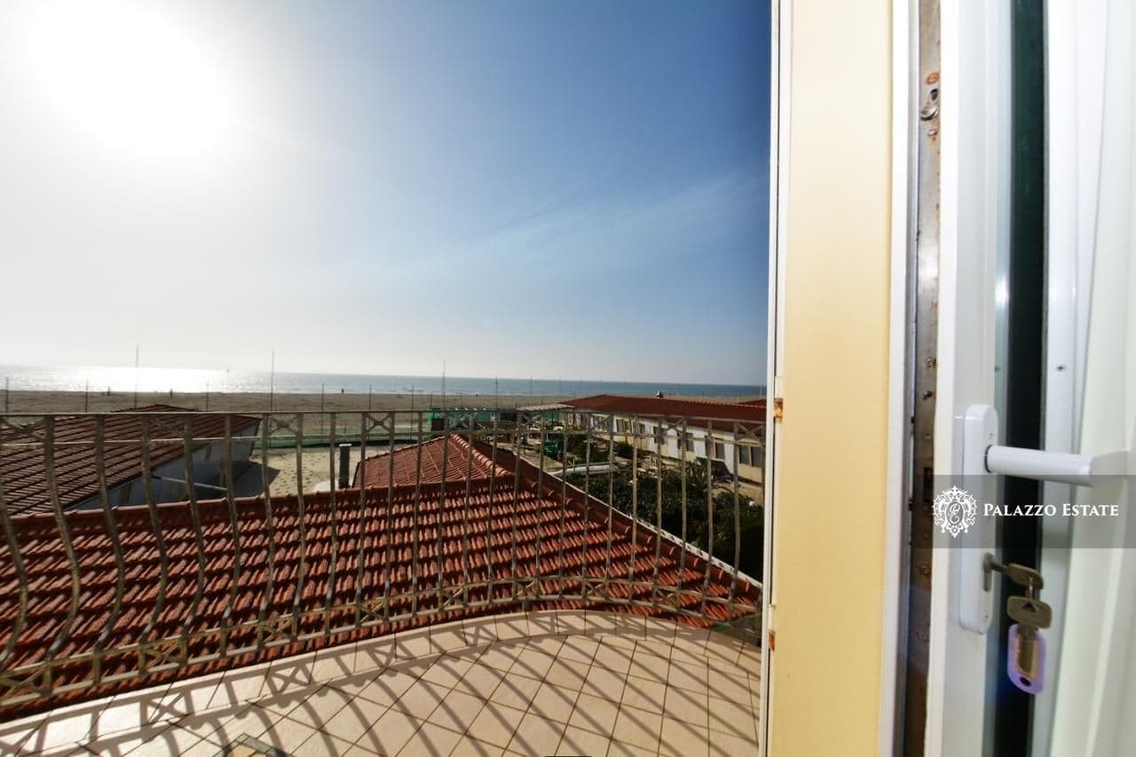 3-Bedroom Apartment in Viareggio, photo 2
