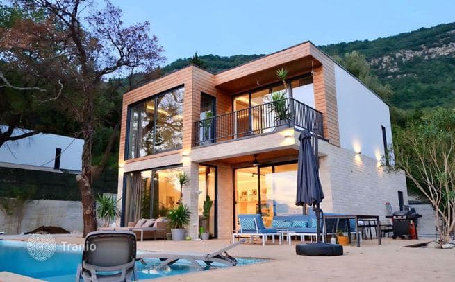 2-Bedroom Villa with Panoramic Bay View in Kotor, photo 5