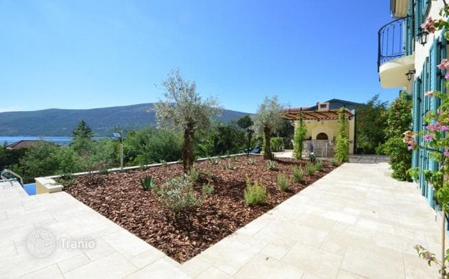 3-Bedroom Villa with Sea View in Baosici, Montenegro, photo 3